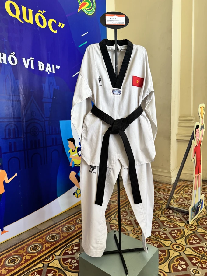 Bộ võ phục Taekwondo của vận động viên Khúc Liễu Châu .jpg