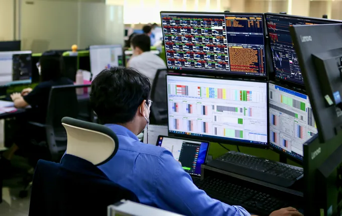 Tăng trưởng ổn định tạo đà cho chứng khoán bứt tốc