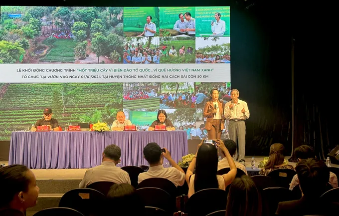 NSND Nguyễn Thị Thanh Thúy và Chủ tịch Hội Bảo vệ Thiên nhiên và Môi trường TPHCM Đặng Văn Khoa chia sẻ về sự kết nối tại HOZO 2024 IMG_1113.jpg