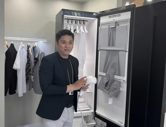 Sản phẩm này dùng để làm sạch các loại trang phục với những chất liệu “khó chiều” như blazer, măng-tô, vải dệt kim, linen, lụa, len, cashmere...