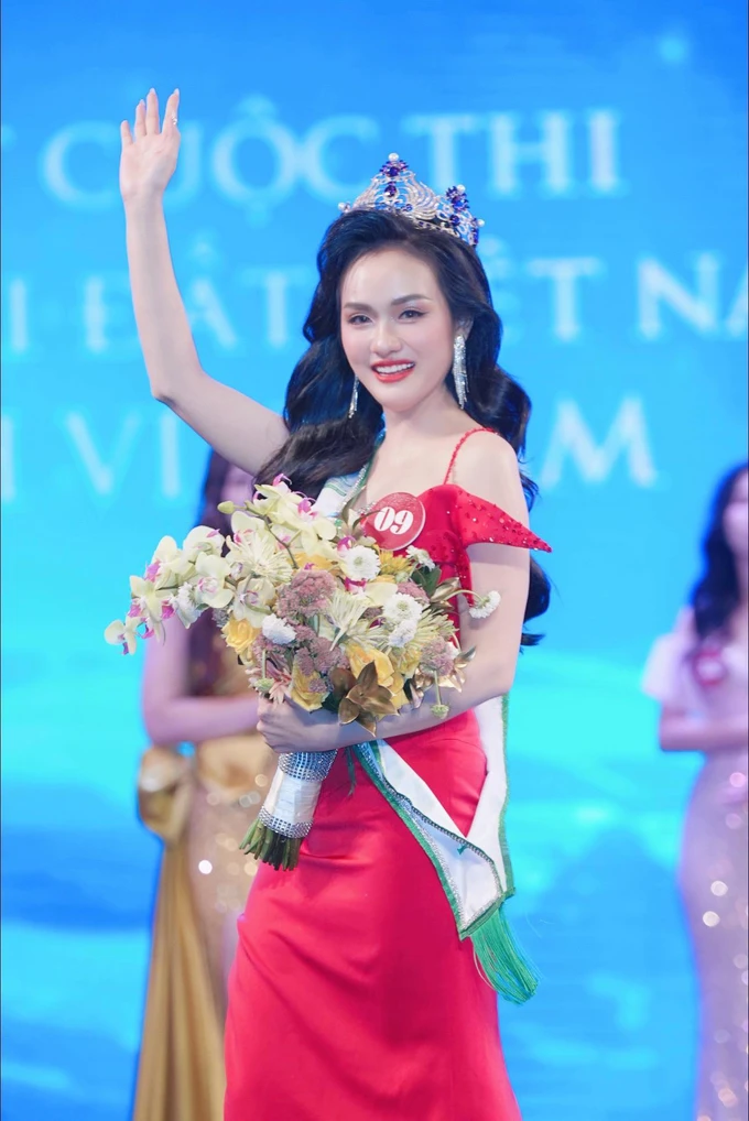 Người đẹp 9X đăng quang Hoa hậu Mrs Earth VietNam 2024-2