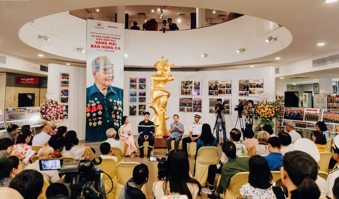 Tọa đàm trong khuôn khổ triển lãm 454511802_1039527631511044_1142154846543167559_n.jpg