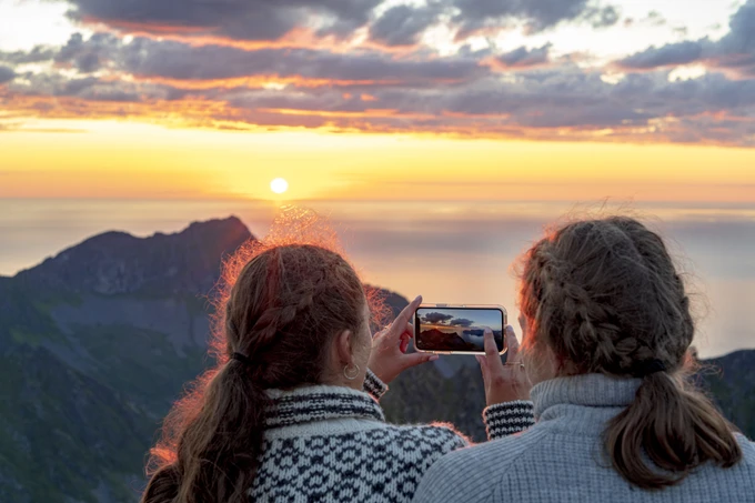 UX_Noctur-ism_Tromso, Norway_Credits- Booking.com ©GettyImages-1356638630.jpg