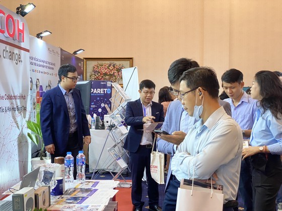 Visitors attend the expo. (Photo: SGGP)