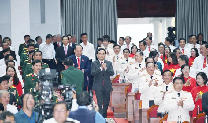 Đồng chí Trần Lưu Quang đến dự Đại hội đại biểu Đảng bộ tỉnh Cà Mau lần thứ I, nhiệm kỳ 2025-2030 sáng 17-10 Bản sao DSC_5994.jpg