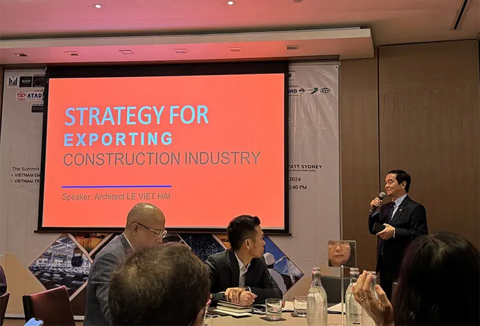 Mr. Le Viet Hai, Chairman of the Board of Directors of Hoa Binh Construction Group, spoke at the event. HBC.jpg