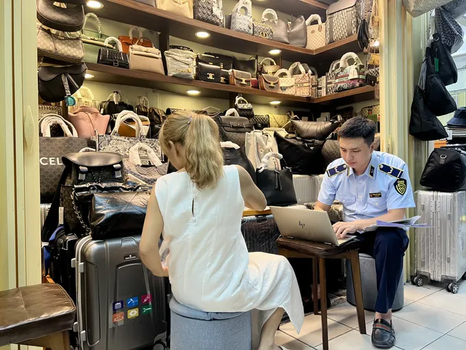 Hàng nghi giả mạo.jpg