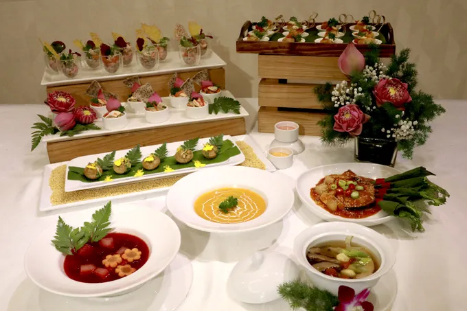 02 Buffet quy tu hon 50 mon thuan chay hap dan.jpg