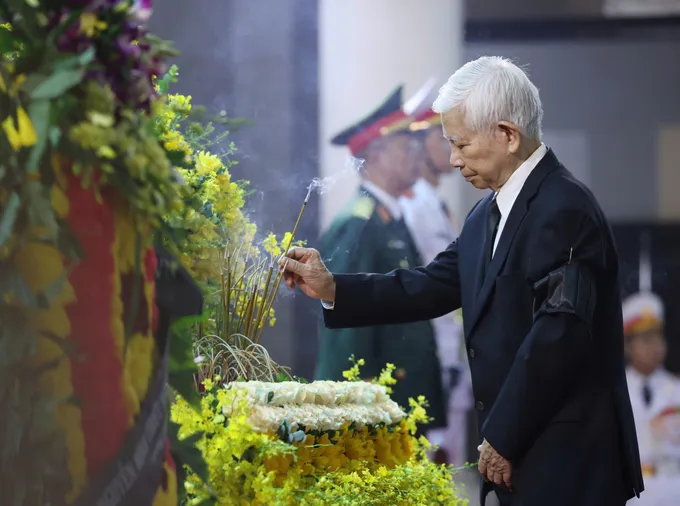 CNT Nguyen Minh Triet vieng 4.jpg