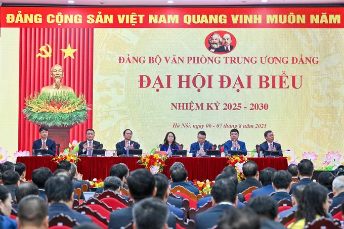 Quang cảnh đại hội. Ảnh: VIẾT CHUNG DH Dang bo Van phong TW 7.jpg