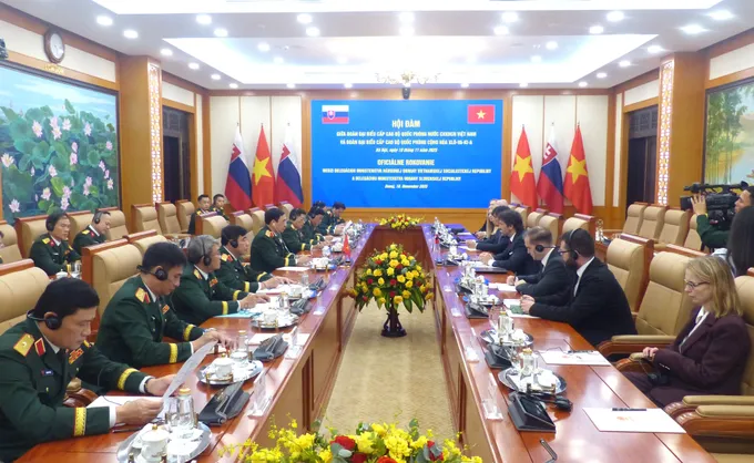 Đại tướng Phan Văn Giang hội đàm với Phó Thủ tướng, Bộ trưởng Bộ Quốc phòng Slovakia