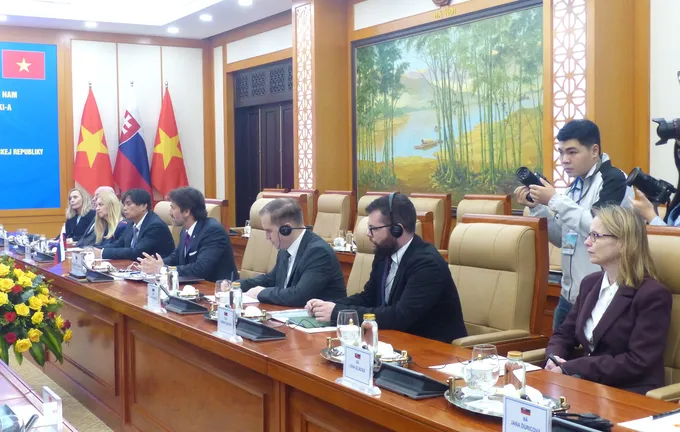 Đại tướng Phan Văn Giang hội đàm với Phó Thủ tướng, Bộ trưởng Bộ Quốc phòng Slovakia
