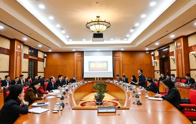 Anh hop Tieu ban To chuc ĐH Đang 2.jpg