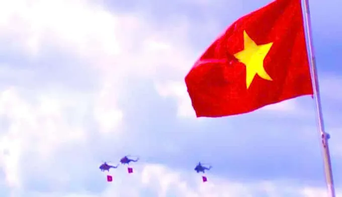Hình ảnh Lễ Tổng duyệt diễu binh, diễu hành cấp Nhà nước chuẩn bị cho Đại lễ 30-4, tại TPHCM sáng 27-4. Góc chụp từ Tòa nhà Bitexco, quận 1. Ảnh: BÌNH PHAN 494358071_9885496848137854_4608703099012366568_n.jpg