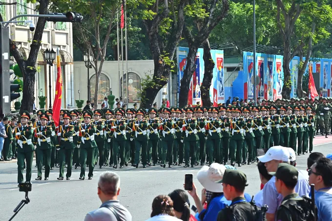 Hình ảnh Lễ Tổng duyệt diễu binh, diễu hành cấp Nhà nước chuẩn bị cho Đại lễ 30-4, tại TPHCM sáng 27-4 z6546070257174_1112d6413a5ba65d174f9793eb40f6a9.jpg
