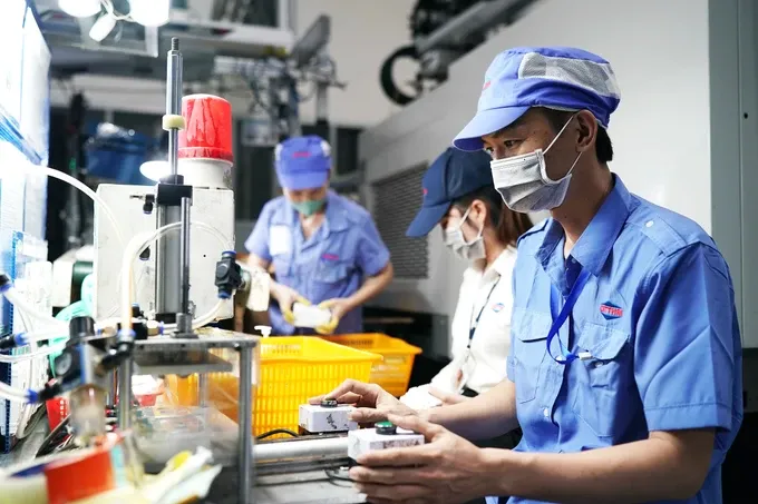 Cat Thai Production and Trading Company processes auxiliary parts at the Ho Chi Minh City High-Tech Park. o1a-4117jpg-904-2477.jpg