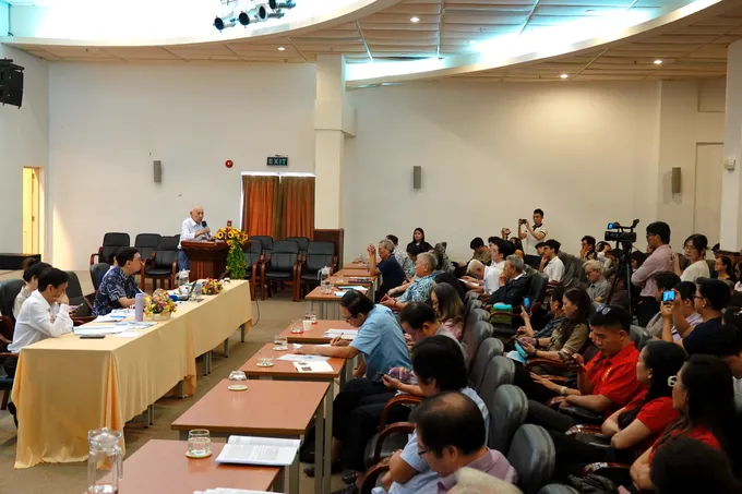 Nhạc sĩ Trương Quang Lục phát biểu về tính văn hóa và giá trị thẩm mỹ của ca từ trong tác phẩm âm nhạc tại buổi tọa đàm "Vai trò trách nhiệm của người hoạt động âm nhạc tại TPHCM". Ảnh: THÚY BÌNH DSC09374.JPG