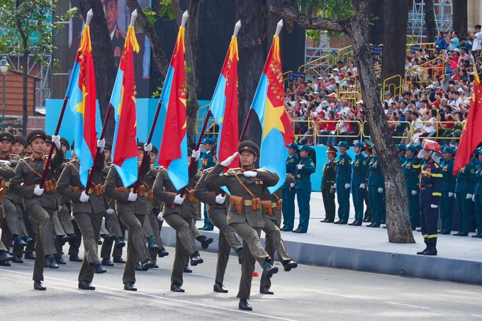 Các khối diễu binh, diễu hành sẽ xuất phát từ giao lộ Lê Duẩn-Nguyễn Bỉnh Khiêm Diễu binh.jpg