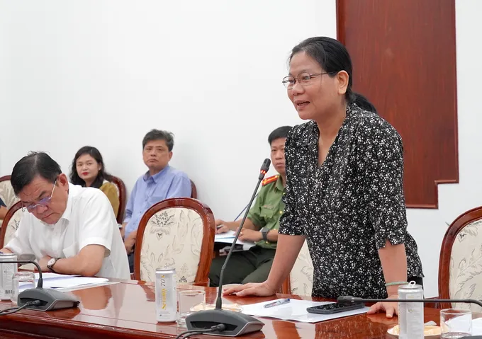 Phó Chánh Văn phòng Thành ủy TPHCM Lê Thị Thanh Thúy thông tin tại phiên họp. Ảnh: PHƯƠNG UYÊN 3.JPG