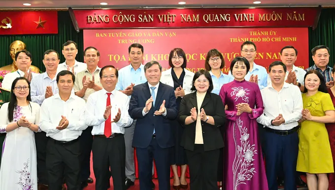 Các đại biểu dự tọa đàm. Ảnh VIỆT DŨNG