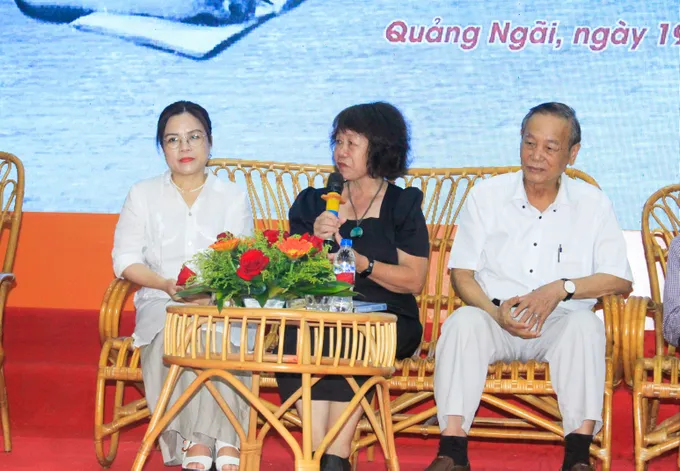 Bà Đặng Kim Trâm, em gái của liệt sĩ Đặng Thùy Trâm, chia sẻ về cuốn sách. Ảnh: NGUYỄN TRANG em gai (1 of 1).jpg