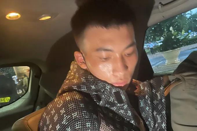 Nghi phạm gây ra vụ cướp bị lực lượng công an bắt giữ ngay sau khi quay trở lại Lâm Đồng bằng đường hàng không nghi pham.jpg