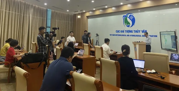 Quang cảnh cuộc trao đổi của báo chí chiều 24-8 IMG_1678.jpeg