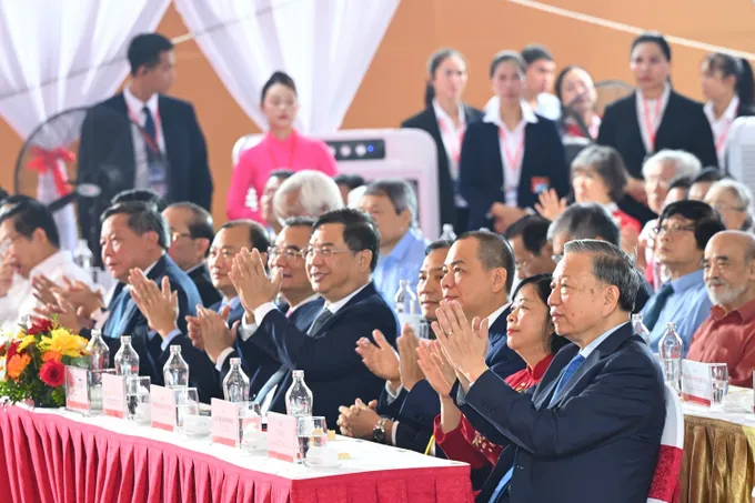 Tổng Bí thư Tô Lâm và đại diện các bộ, ngành, địa phương, doanh nghiệp dự khánh thành Trung tâm Hội chợ Triển lãm Quốc gia image.jpg