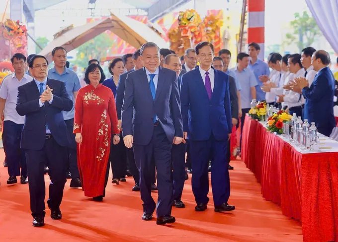 Tổng Bí thư Tô Lâm và Thủ tướng Chính phủ Phạm Minh Chính cùng các vị lãnh đạo, nguyên lãnh đạo Đảng, Nhà nước dự lễ khánh thành Trung tâm Hội chợ Triển lãm Quốc gia z6922038761752_2e95bc5abf5629f793c2b4242e54c85a.jpg