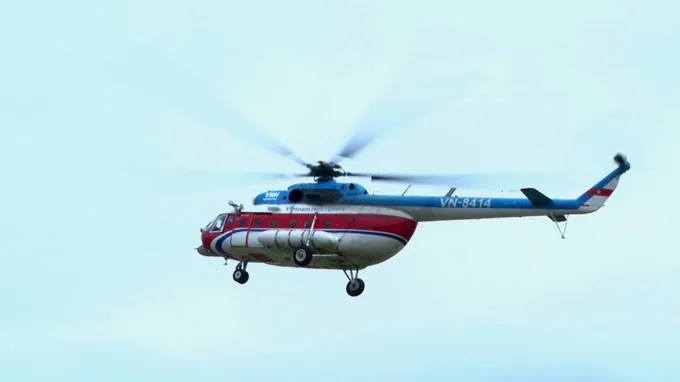 Trực thăng lên đường cứu trợ người dân vùng lũ Nghệ An