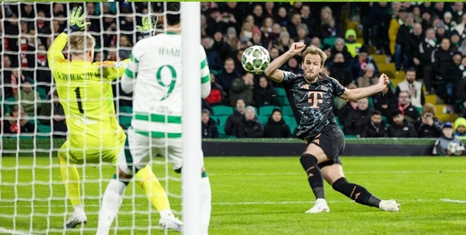 Harry Kane tiếp tục ghi bàn vào lưới thủ thành Kasper Schmeichel giúp Bayern Munich đánh bại Celtic 2-1.