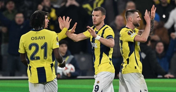 Fenerbahce của Jose Mourinho đã chiếm ưu thế lớn khi đánh bại đội khách Anderlecht 3-0.