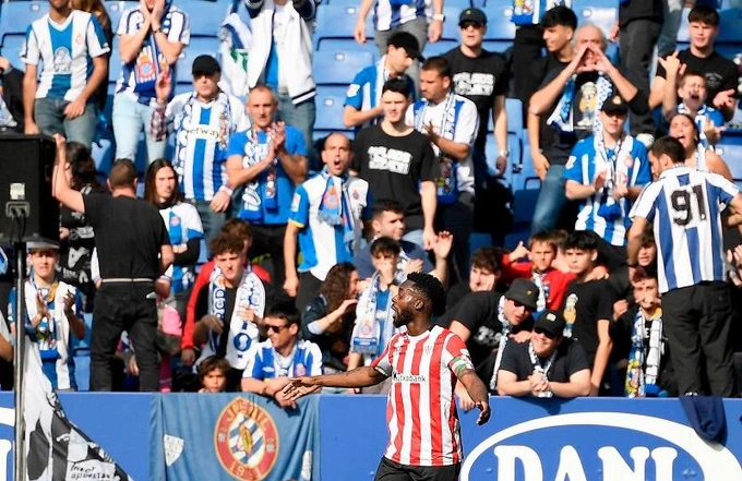 Trận đấu của Athletic Bilbao tại Espanyol đã bị gián đoạn vì những tiếng hô phân biệt chủng tộc.