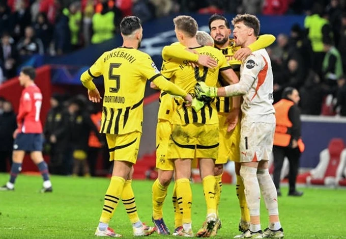 Dortmund thắng ngược 2-1 trên sân Lille để giành quyền vào tứ kết