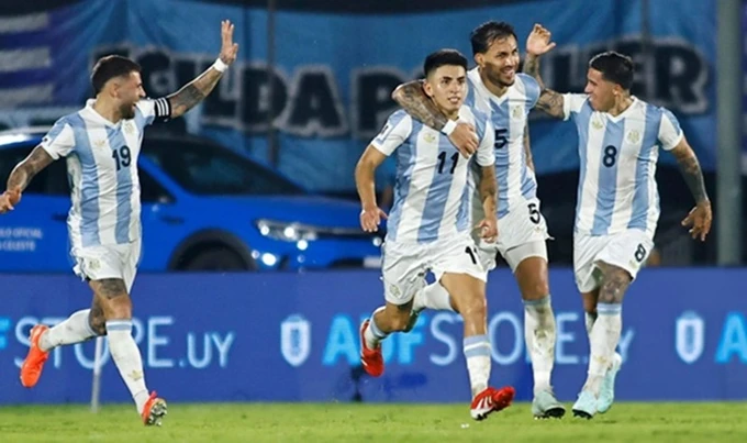 Thiago Almada ghi bàn duy nhất giúp Argentina thắng 1-0 tại Uruguay.