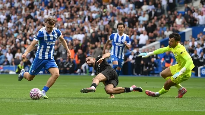 Brajan Gruda (Brighton) ghi bàn thắng quyết định ở phút 89, nhấn chìm Man City 2-1