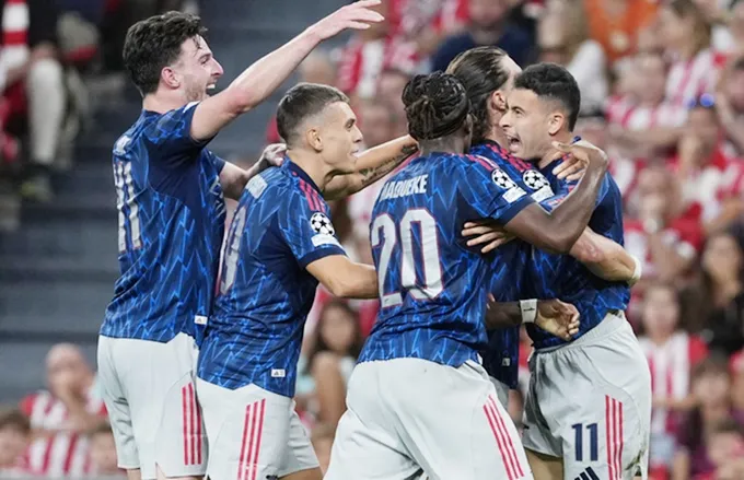 Arsenal thắng 2-0 trên sân Athletic Bilbao để khởi đầu nỗ lực mới chinh phục danh hiệu Champions League đầu tiên.