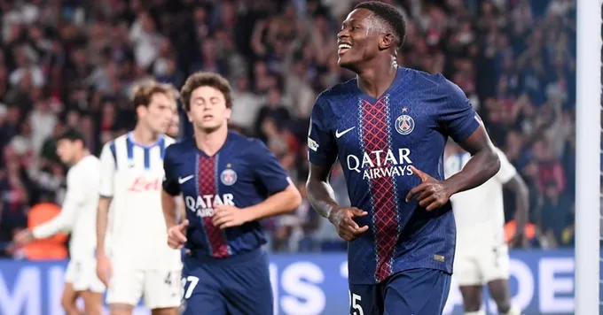 Paris Saint-Germain bắt đầu hành trình bảo vệ danh hiệu Champions League bằng chiến thắng 4-0 trước Atalanta.