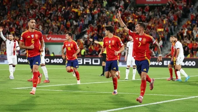 Tây Ban Nha thoải mái duy trì thành tích toàn thắng khi đánh bại Georgia 2-0.