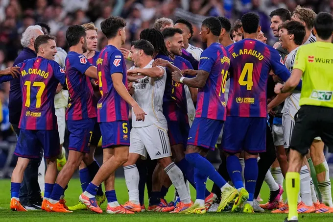 Real Madrid cuối cùng đã chấm dứt chuỗi trận bế tắc trước Barca trong một trận El Clasico căng thẳng. Real Madrid.jpg