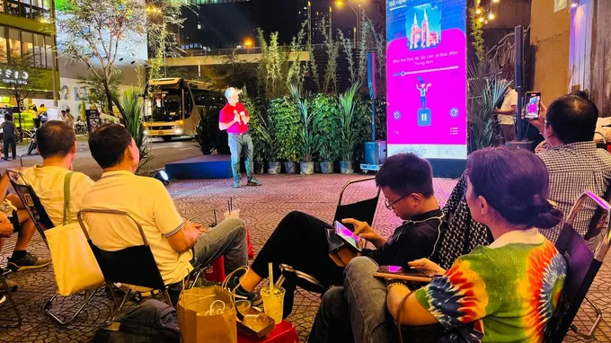 Sử dụng “hướng dẫn viên ảo” hỗ trợ khách quốc tế