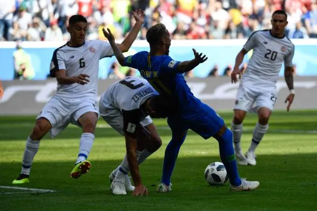 Brazil - Costa Rica 2-0, Coutinho và Neymar ghi bàn trong 6 phút bù giờ ảnh 8 Brazil - Costa Rica 2-0, Coutinho và Neymar ghi bàn trong 6 phút bù giờ ảnh 8