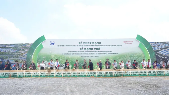 Đại biểu thực hiện nghi thức động thổ các công trình z6610138789833_e537c6fead1256fd270d230edb4268db.jpg