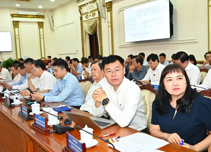 Lãnh đạo các sở, ban ngành của TPHCM dự phiên họp. Ảnh: VIỆT DŨNG 51c9299c6013d04d8902.jpg