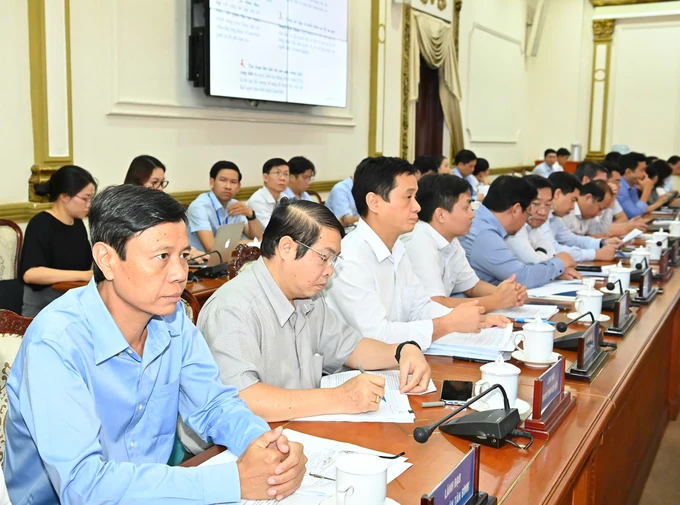 Lãnh đạo các quận huyện và TP Thủ Đức dự phiên họp. Ảnh: VIỆT DŨNG e9ff4fa2062db673ef3c.jpg
