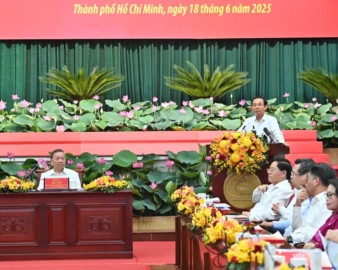 Bí thư Thành ủy TPHCM Nguyễn Văn Nên phát biểu. Ảnh: VIỆT DŨNG ae37db78801b37456e0a.jpg