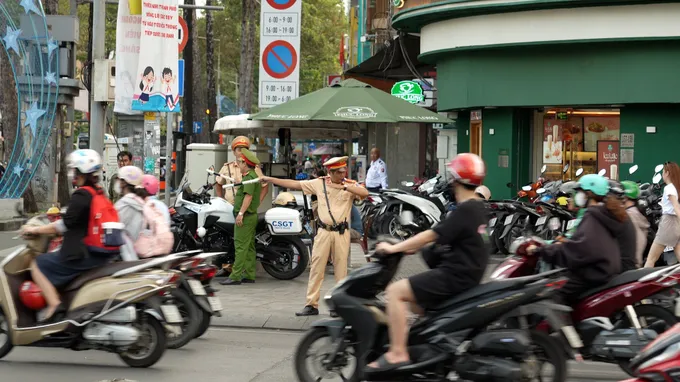 CSGT TPHCM điều tiết giao thông ở khu vực trung tâm 