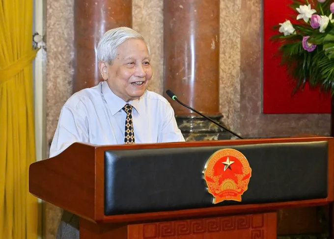Nhà báo lão thành Hà Đăng, nguyên Tổng Biên tập Báo Nhân Dân, nguyên Trưởng Ban Tư tưởng - Văn hóa Trung ương phát biểu tại cuộc gặp mặt, sáng 20-6. Ảnh: VIẾT CHUNG 1000005216.jpg