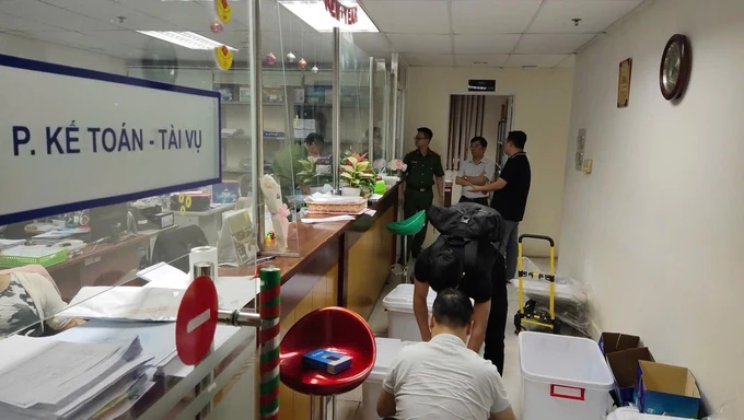 Cơ quan công an khám xét Trung tâm kiểm định khu vực 2 và Trạm kiểm định Đông Sài Gòn 6.jpg