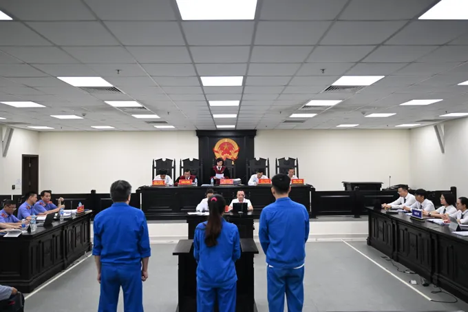Cựu Phó Vụ trưởng Vụ Thị trường trong nước bị đề nghị 12-13 năm tù Quang cảnh phiên tòa. Ảnh: ĐỖ TRUNG